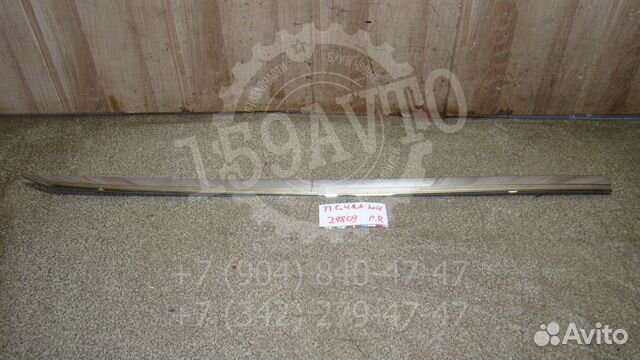 Молдинг передней правой двери VW Tiguan 2