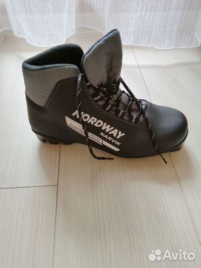 Лыжные ботинки