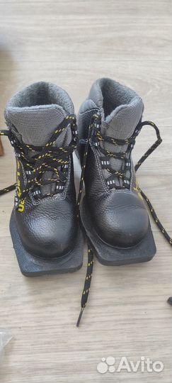 Лыжные ботинки