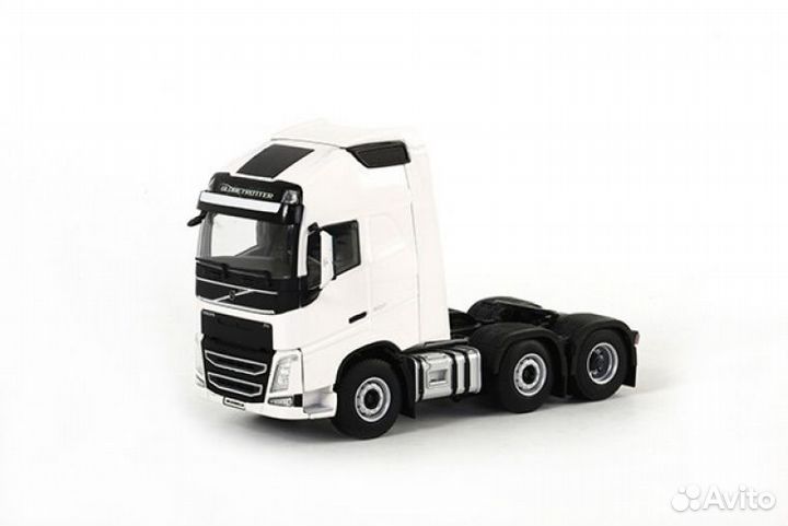 03-1137 Масштабная модель седельного тягача volvo