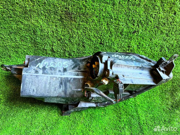 2005 фара на mitsubishi colt Z25A