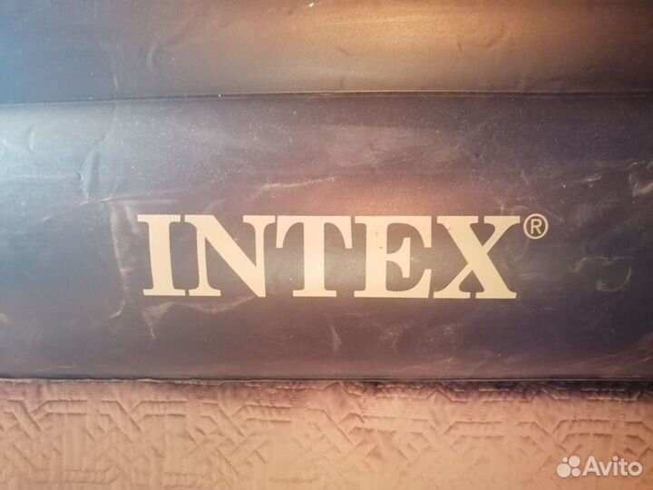 Надувной матрас двухспальный с насосом intex