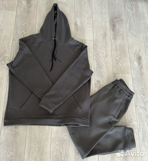 Мужской спортивный костюм