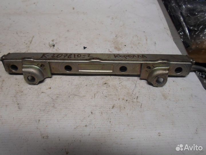 Рейка топливная (рампа) (Toyota Corolla)