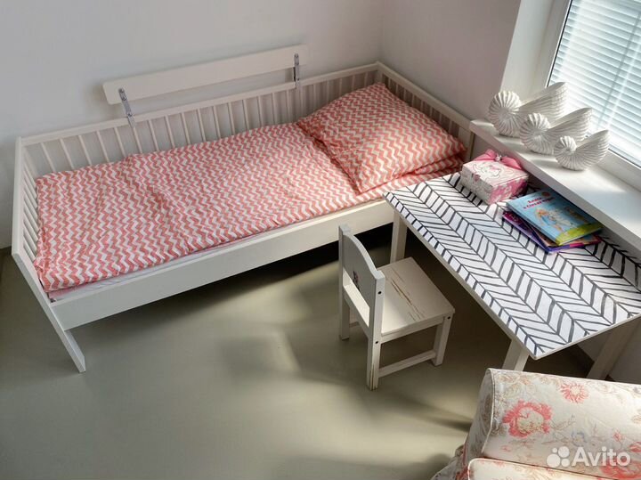 Кровать детская с матрасом+ стол+ стул