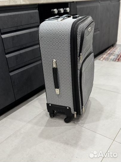Чемодан на колесах большой