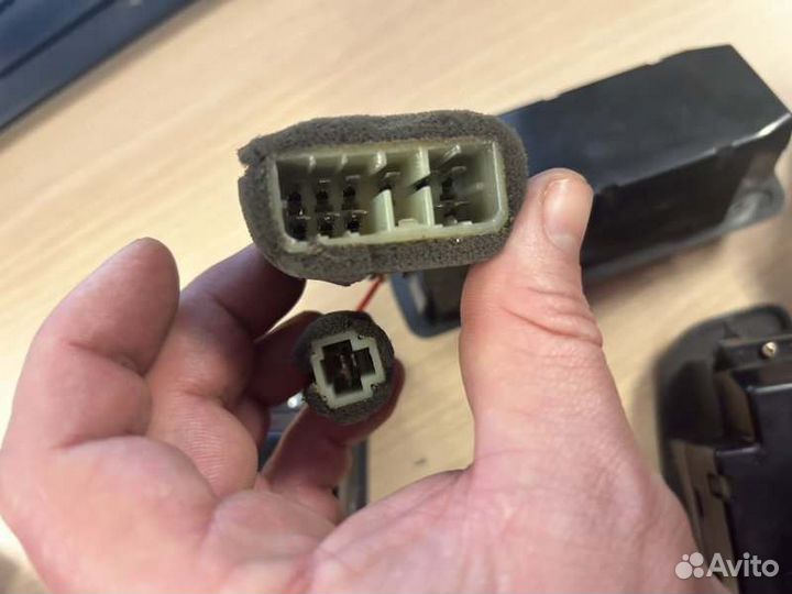 Блок управления стеклоподъемниками Kia Sportage 1