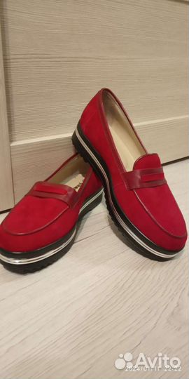 Лоферы женские