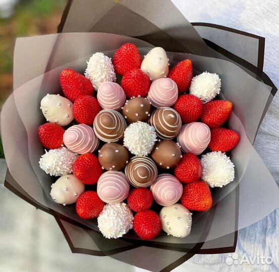 Шикарные букеты из клубники в шоколаде