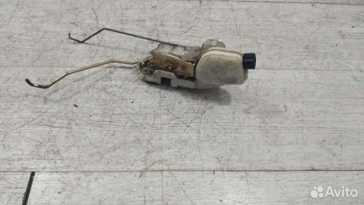 Замок двери передней левой Mitsubishi Galant 8 EA