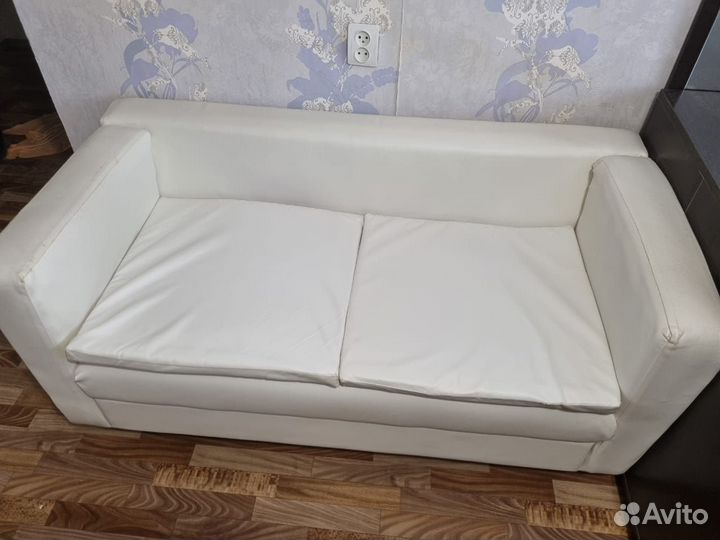 Диван белый 1,5x0.8x0.5