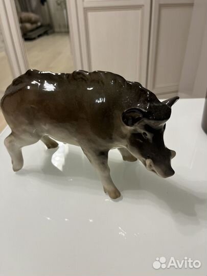 Статуэтка фарфоровая кабан