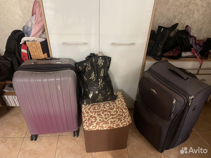 Куча вещей, продам все вместе с чемоданами