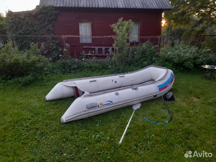 Лодка с мотором