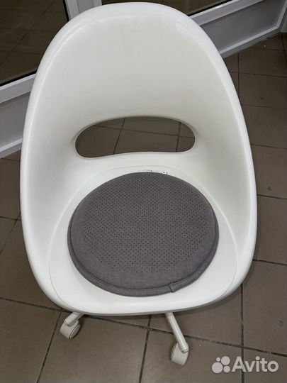 Стул маникюрный