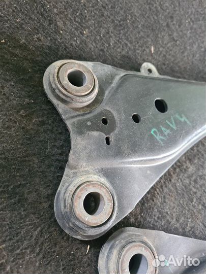 Рычаг подвески нижний задний Toyota Rav 4 2010