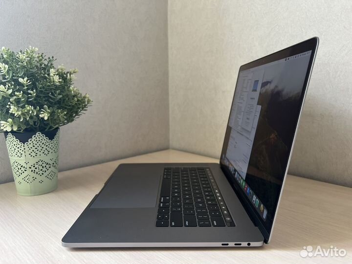 Macbook Pro 15 2019/i9/32гб/1000гб/4гб видео