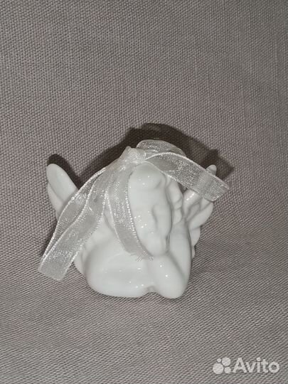 Фарфоровая фигурка