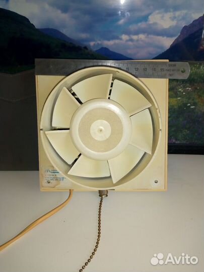 Бесшумный вытяжной вентилятор для помещения