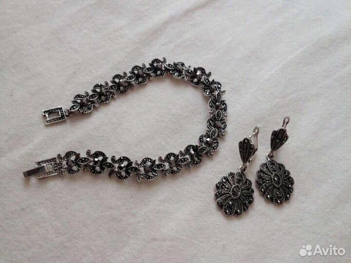 Комплект из браслета и серег