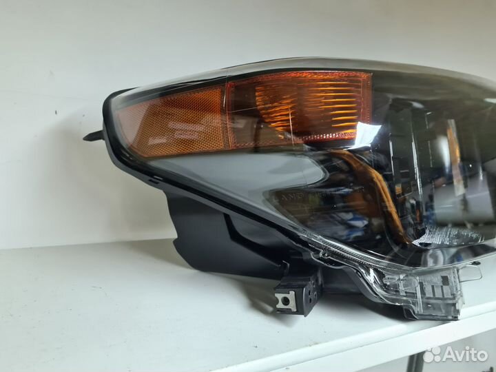 Фара правая оригинал Toyota Land cruiser 200