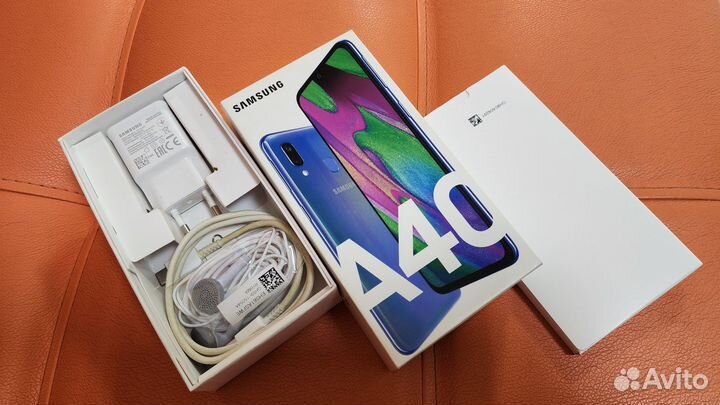 Samsung Galaxy A40, 4/64 ГБ