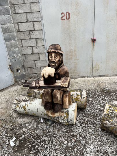 Фигура из дерева