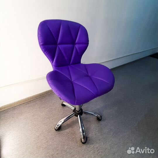 Стул для мастера маникюра