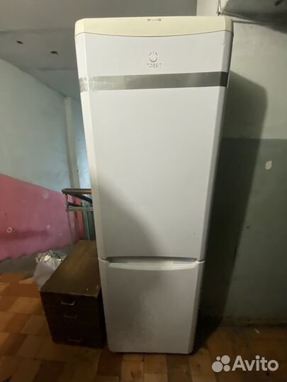 Холодильник бу Indesit