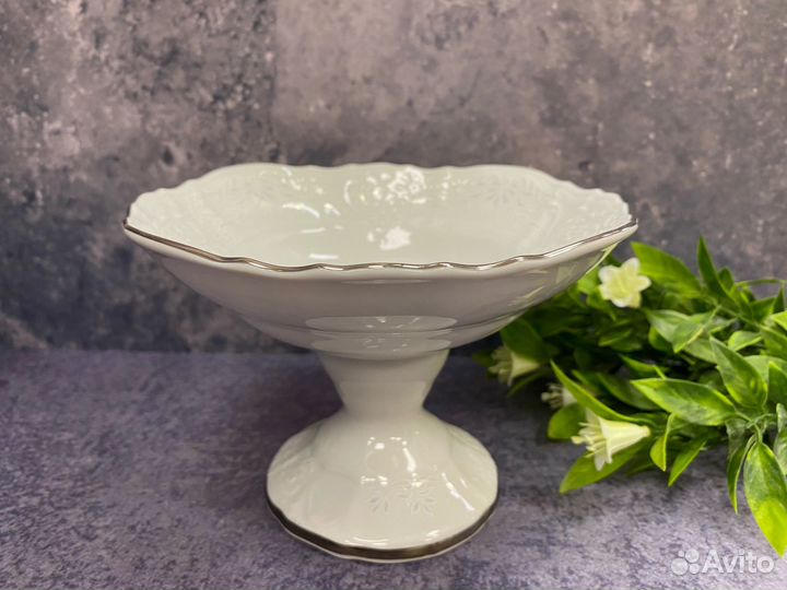 Салатник на ножке 