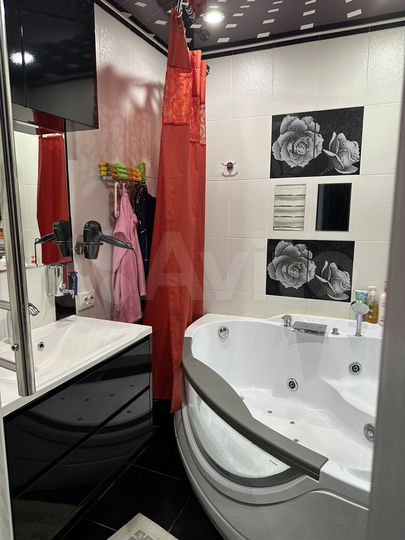 3-к. квартира, 98 м², 8/14 эт.