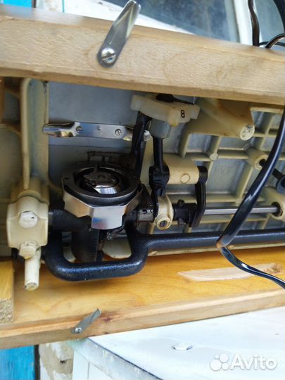 Швейная машинка Чайка 142