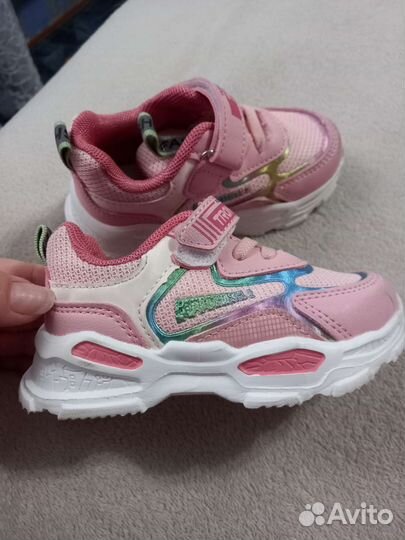 Кроссовки для девочки 24 размер новые