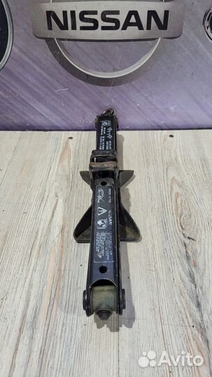 Домкрат Nissan almera N16