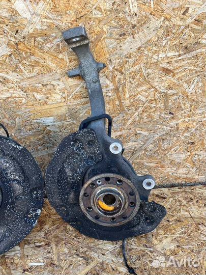 Кулак поворотный передний Mercedes Glс W253