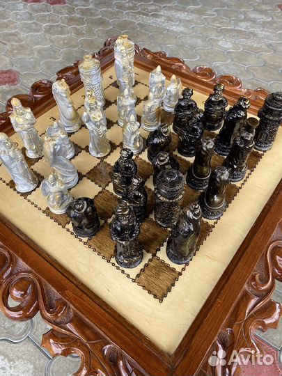 Шахматный стол