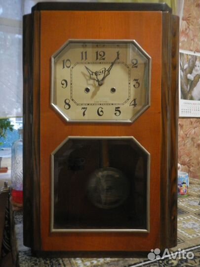 Часы с маятником