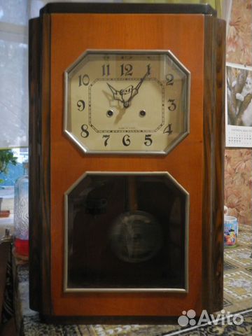 Часы с маятником