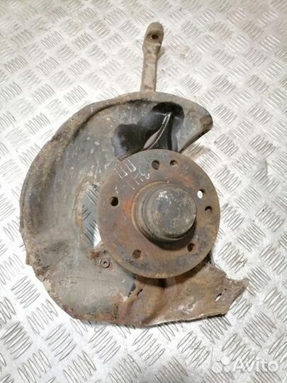 Кулак поворотный передний правый C 202