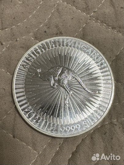 Серебряные монеты кенгуру австралия 2022г