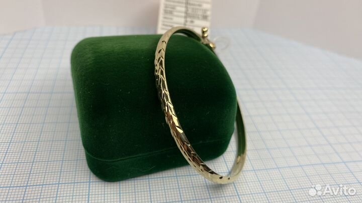 Жесткий золотой браслет 18 желтое