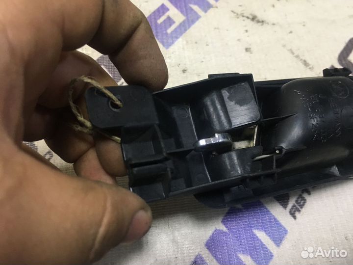 Ручка двери передней внутр. левая Фольксваген Бора