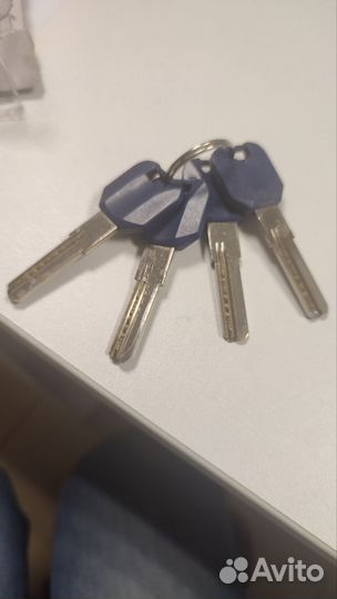 Замок дверной