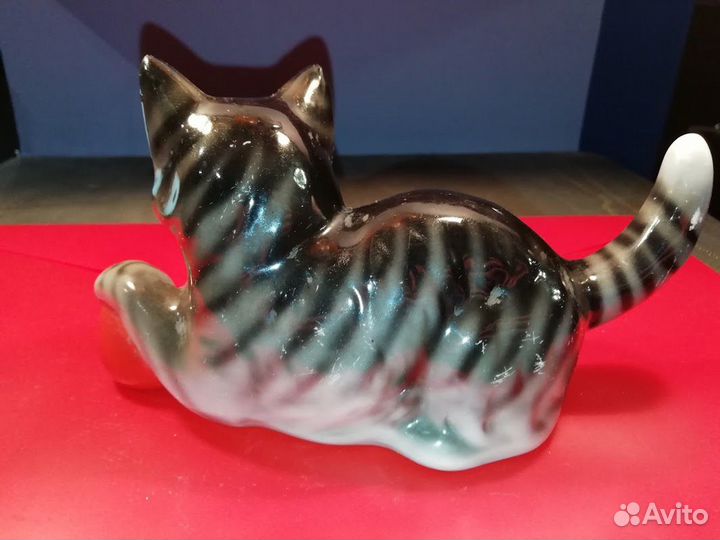 Фарфоровая статуэтка «Котёнок с мячиком» гдр