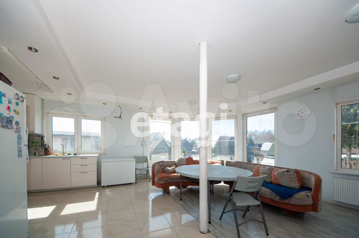 Дом 475 м² на участке 12 сот.