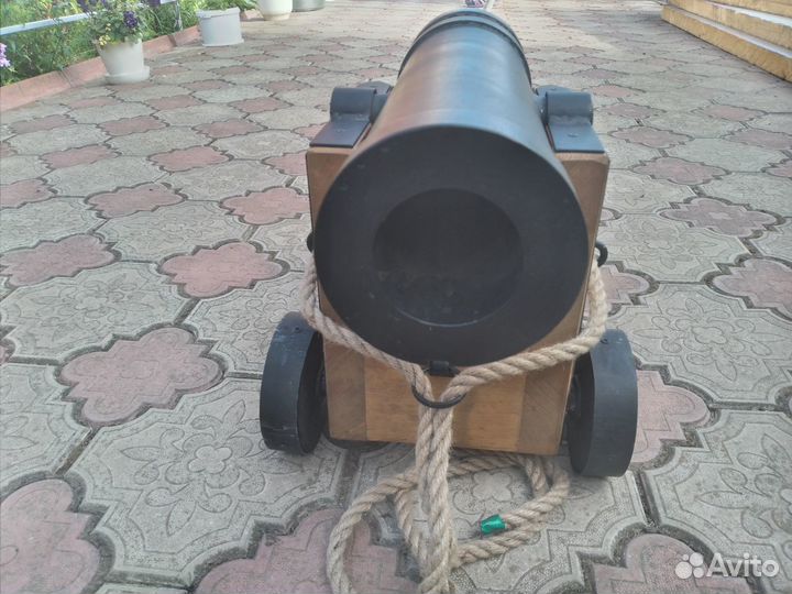 Декоративная корабельная пушка