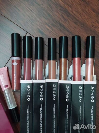 Помада и блеск для губ