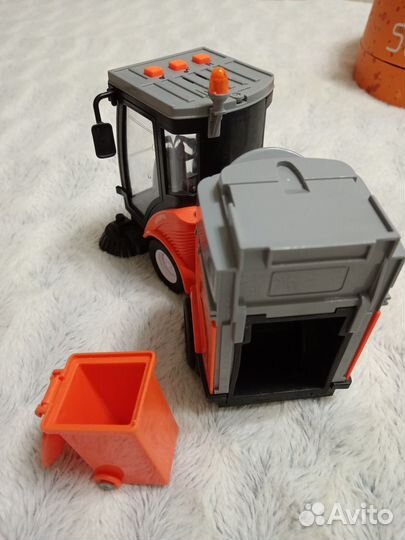 Детская машинка уборщик