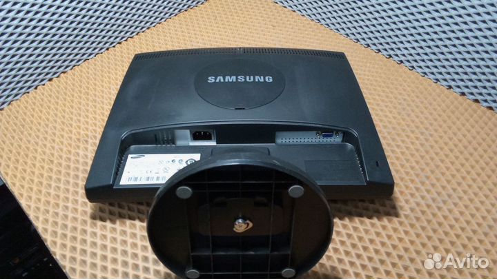 ЖК Монитор Samsung 743N