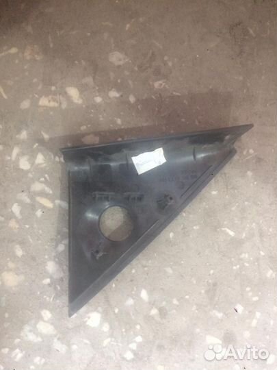 Уголок передней двери внутренний правый Chevrolet